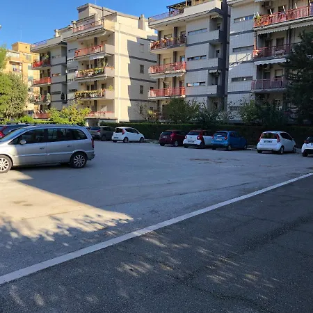 A La Gauche! Facolta Medicina Ospedali Riuniti, Stadio, Universita Apartment *